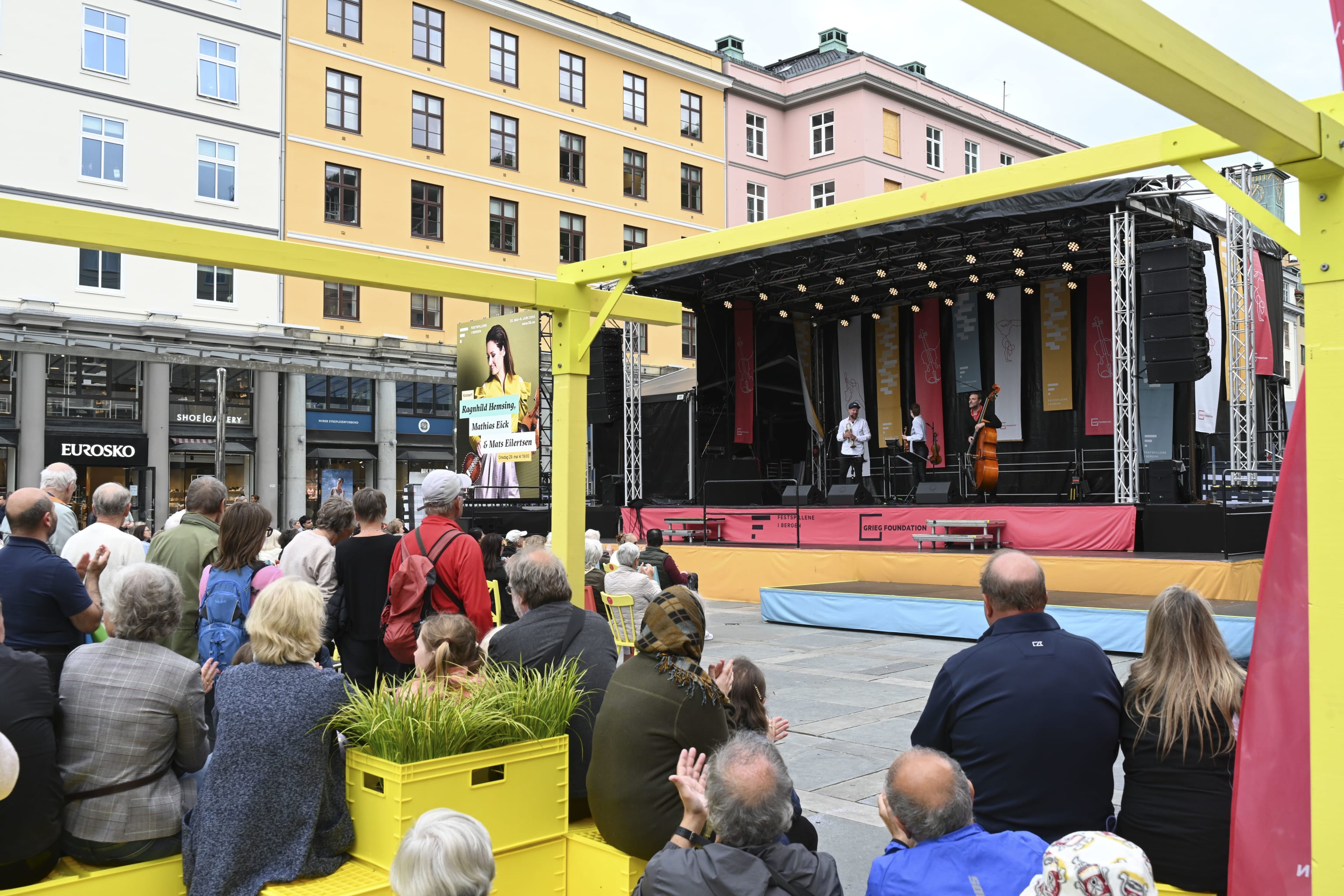 Ragnhild Hemsing, Mathias Eick & Mats Eilertsen. Foto: Thor Brødreskift